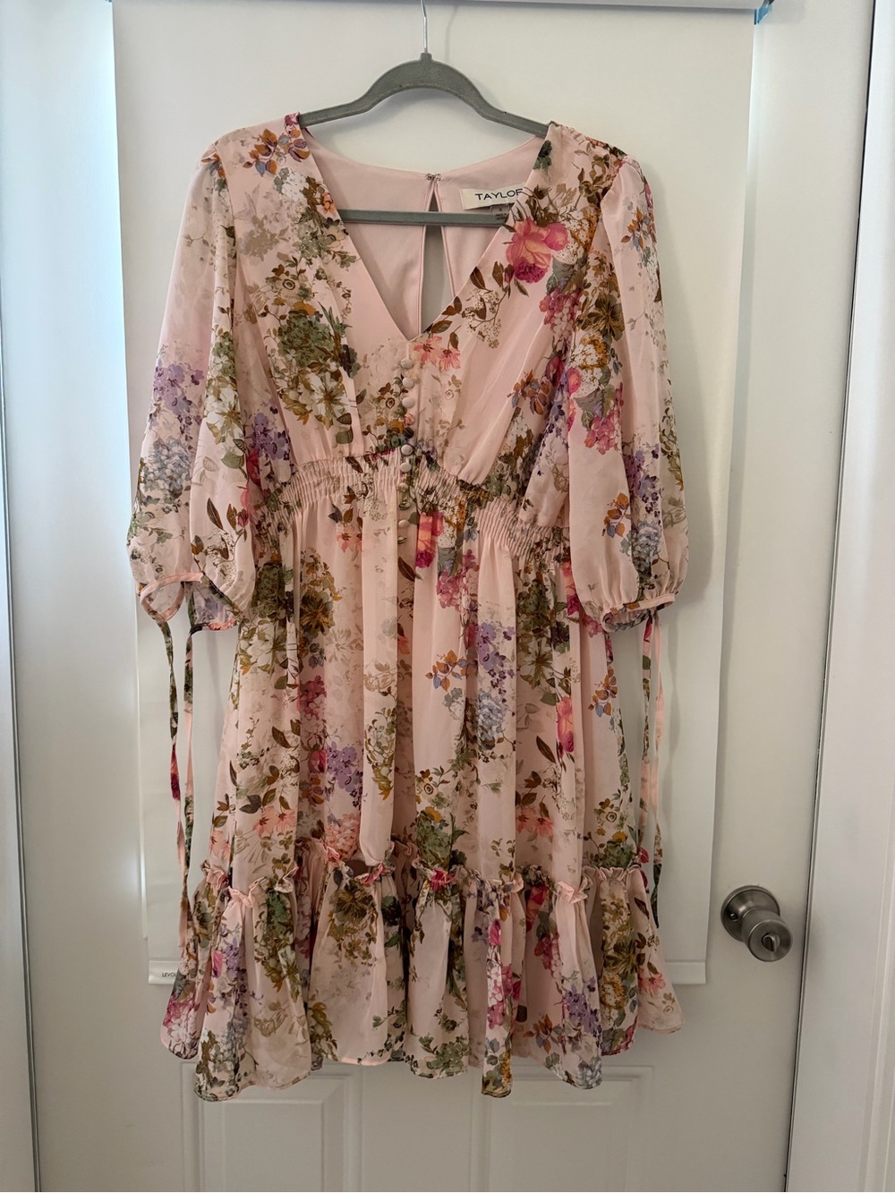 Taylor Pink Floral V‑Neck Ruffle Dress